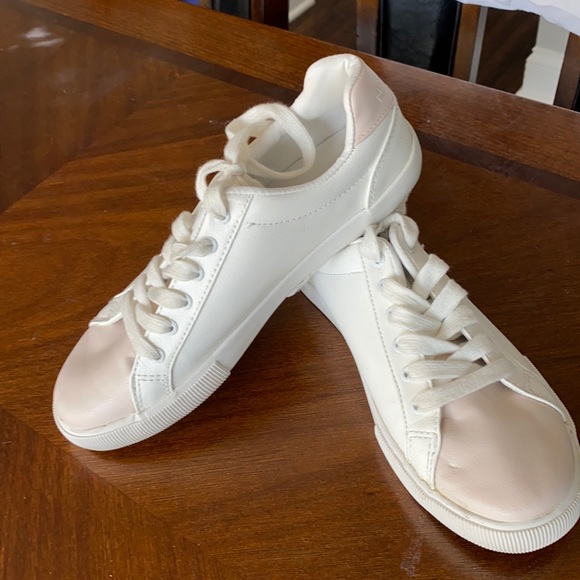 Nautical gym shoes, barely worn. Size 8 1/2 - Picture 1 of 3